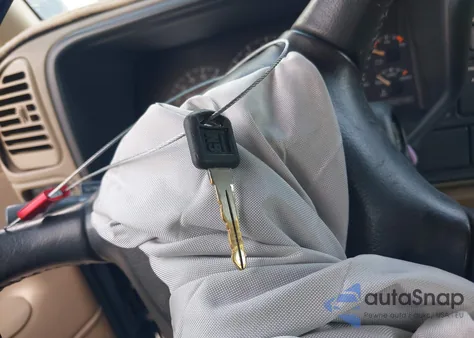 1998 Chevrolet C1500 Fleetside z USA, uszkodzony, nr VIN 2GCEC19R3W1169723